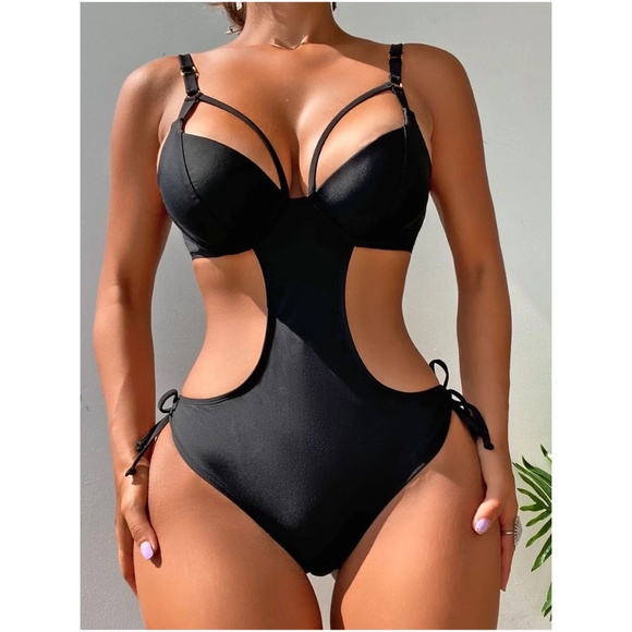 Black One Piece collection - Picture 2 of 8